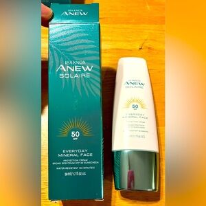 🌞 50 SPF Avon Isa Knox Anew Solaire  Everyday Mineral Face Protection Cream New